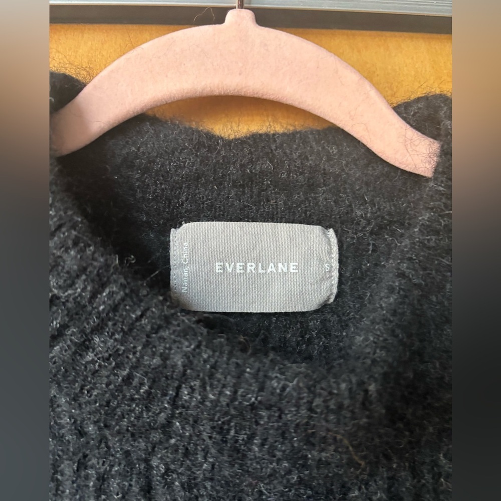 Everlane Alpaca Crew in Heathered Black - Picture 2 of 4
